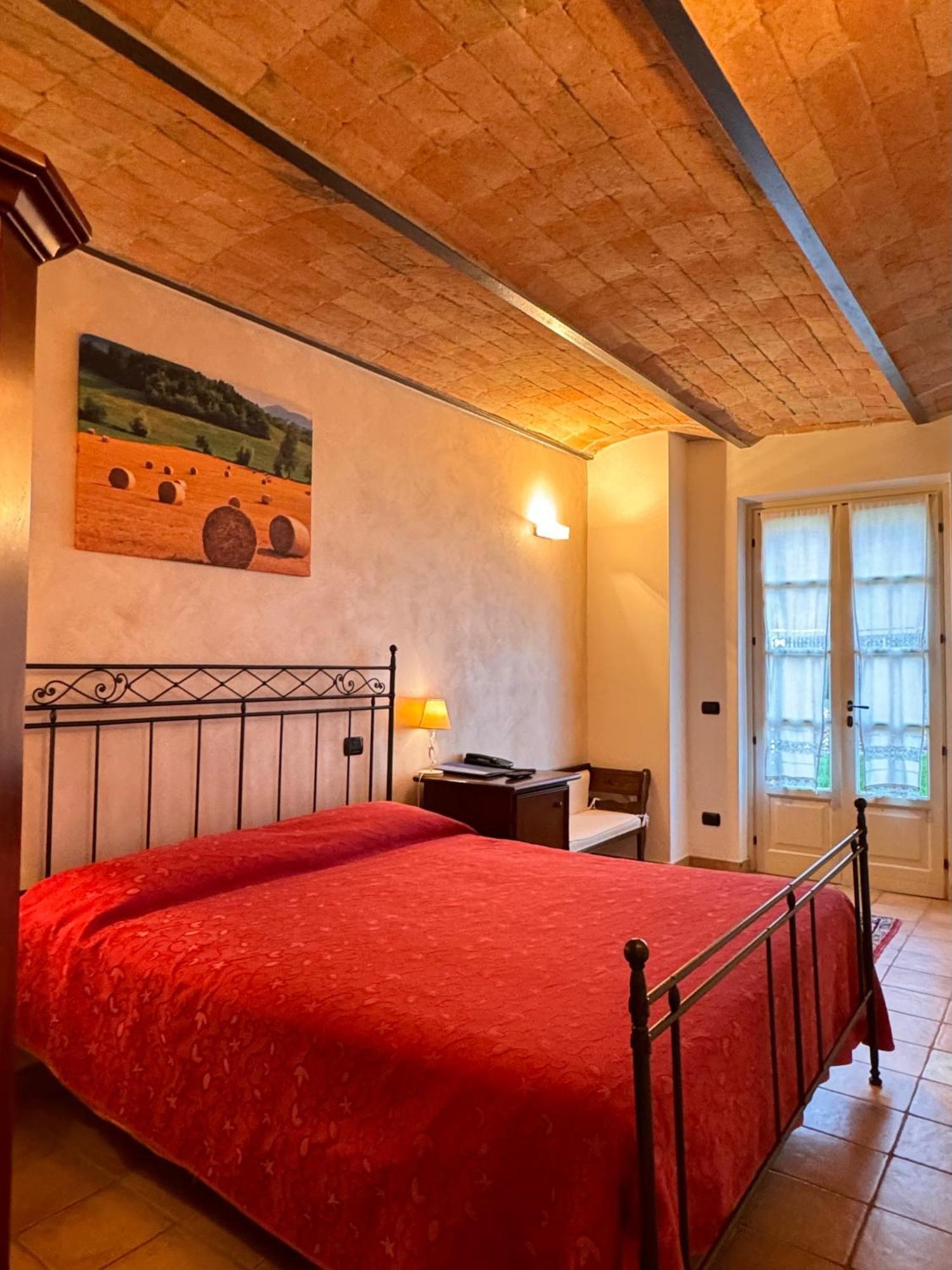 Agriturismo Podere La Piazza Костильоле-д'Астри Экстерьер фото